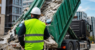 Вывоз строительного мусора в Нальчике: услуги лицензированной компании — ПроМусор